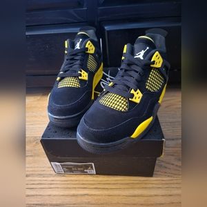 Jordan 4 - Yellow Thunder (Size 5Y/W6.5)